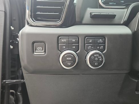 Used 2024 GMC Sierra 2500 AT4 w/ AT4 Premium Plus Package AWD/4WD image 19