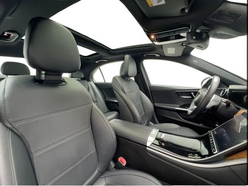Used 2025 Mercedes-Benz C 300 Sedan image 28