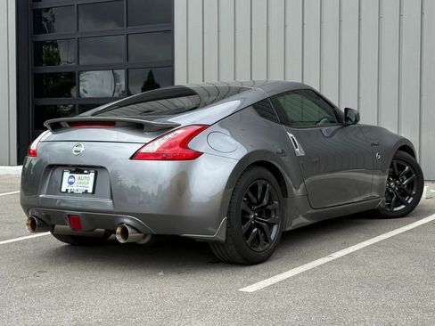 Used 2017 Nissan 370Z Coupe RWD image 5