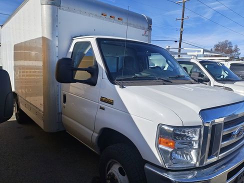 Used 2018 Ford E-350 and Econoline 350 Super Duty image 2