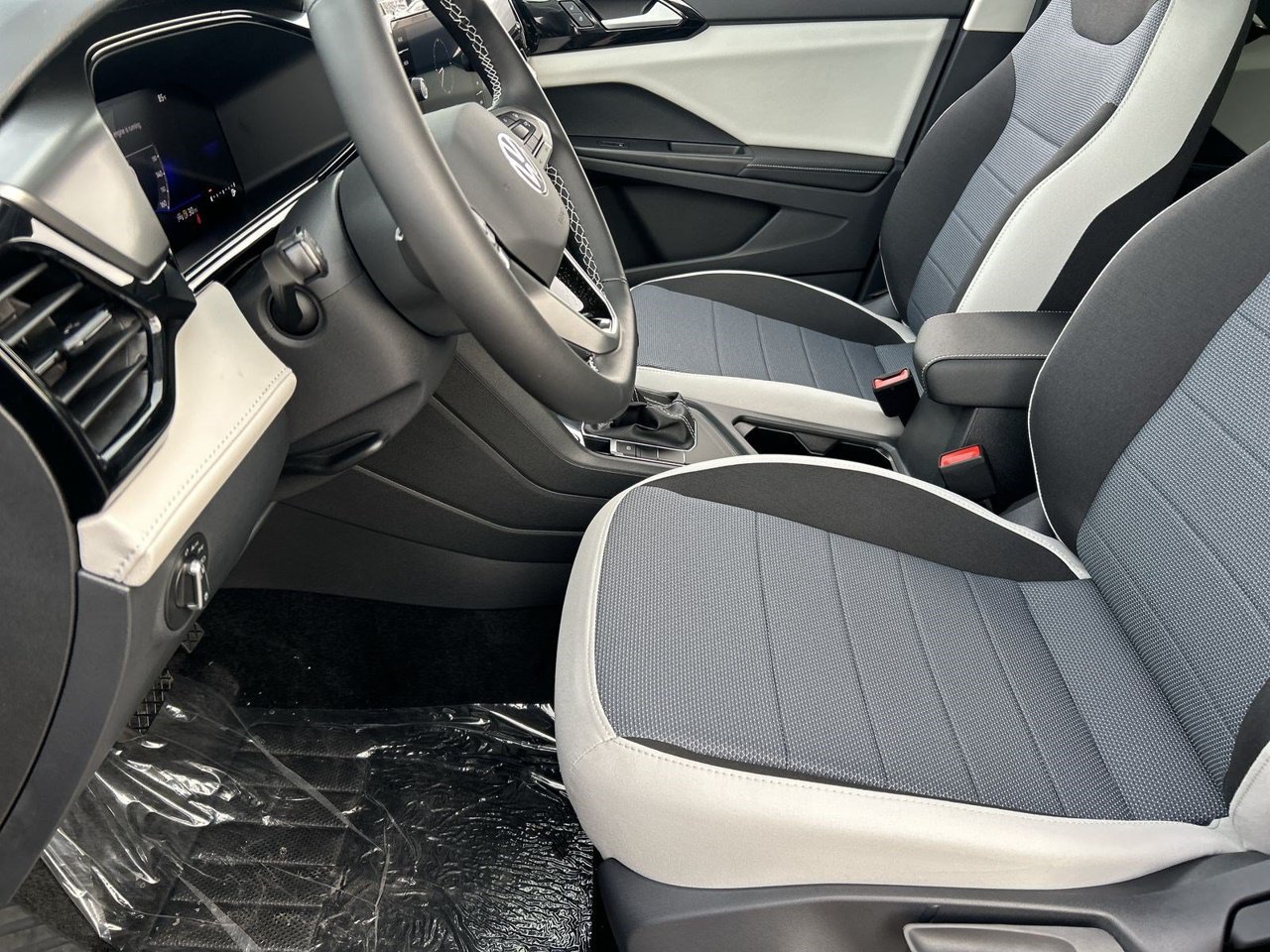 New 2027 Volkswagen Taos SE AWD/4WD image 15
