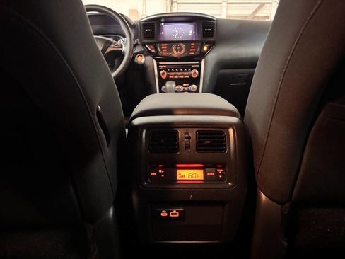 Used 2020 Nissan Pathfinder S FWD image 29