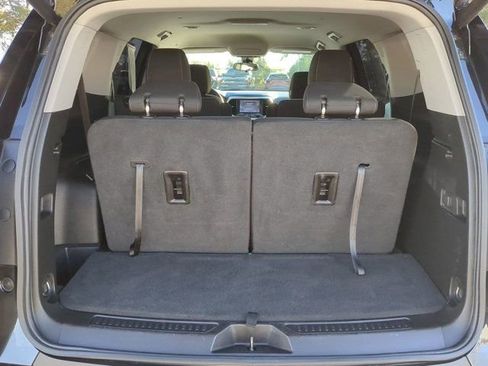 Used 2023 GMC Acadia SLE w/ Driver Convenience Package image 13