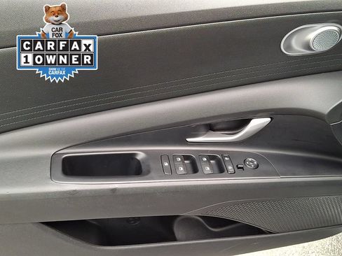 Used 2021 Hyundai Elantra SE FWD image 14