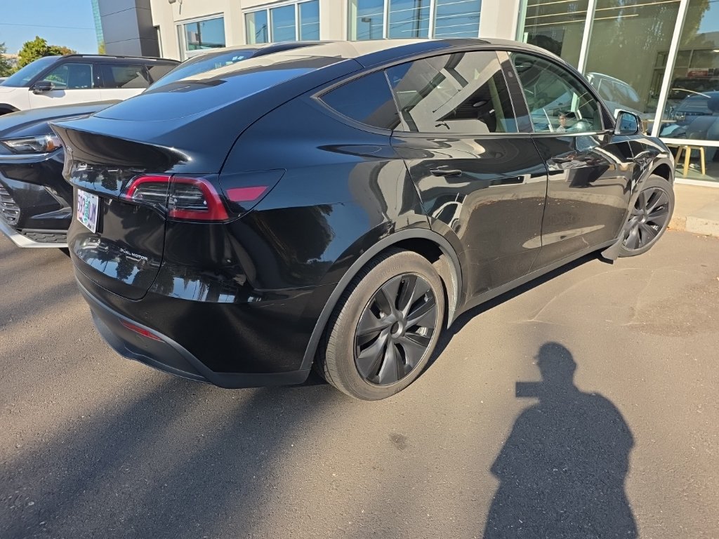 Used 2025 Tesla Model Y Long Range AWD/4WD image 4