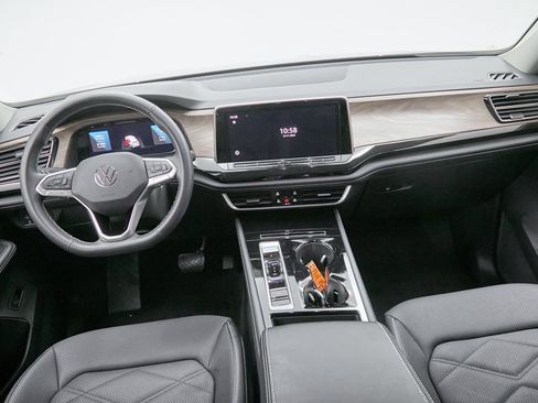 Used 2025 Volkswagen Atlas SE image 26