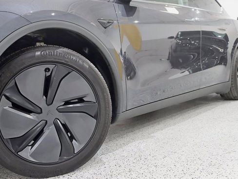 Used 2026 Tesla Model Y Long Range image 4