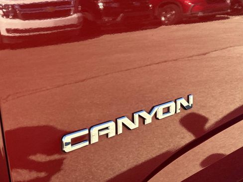 Used 2016 GMC Canyon SLT w/ Driver Alert Package image 11