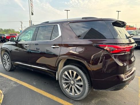 Used 2023 Chevrolet Traverse Premier AWD/4WD image 4