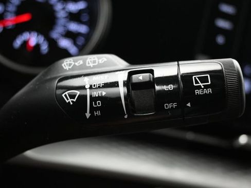 Used 2022 Kia Carnival LX FWD image 23