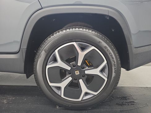 Used 2024 Rivian R1T Adventure AWD/4WD image 10
