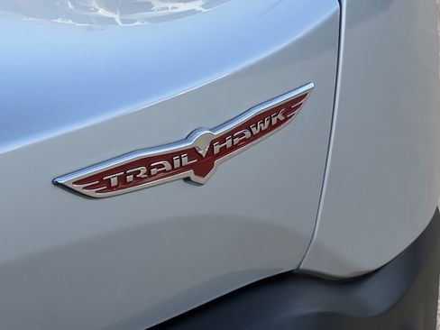 Used 2018 Jeep Renegade Trailhawk AWD/4WD image 5