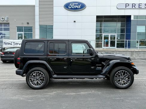 Used 2023 Jeep Wrangler Unlimited Sahara w/ Cold Weather Group AWD/4WD image 16