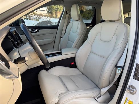 Used 2023 Volvo XC60 T8 Ultimate w/ Climate Package image 7