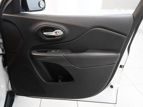 Used 2017 Jeep Cherokee Limited FWD image 33
