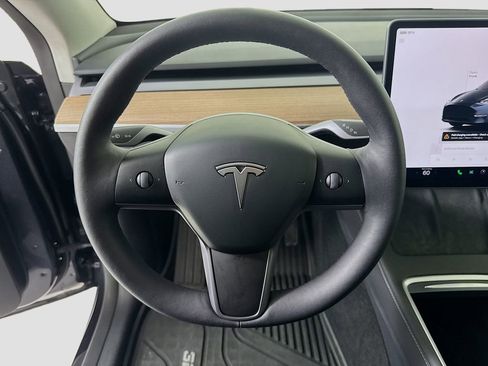 Used 2024 Tesla Model Y Long Range AWD/4WD image 11