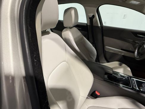 Used 2017 Jaguar XE Premium image 38