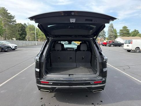 Used 2026 Buick Enclave Avenir AWD/4WD image 12