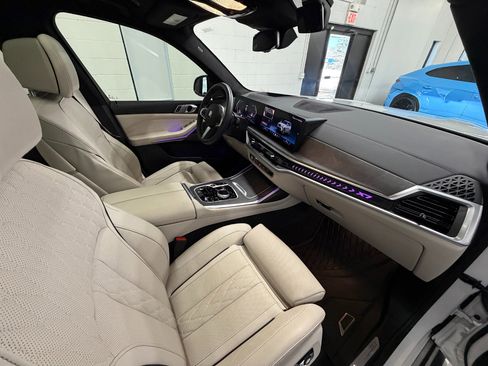 Used 2024 BMW X7 xDrive40i w/ Executive Package image 23