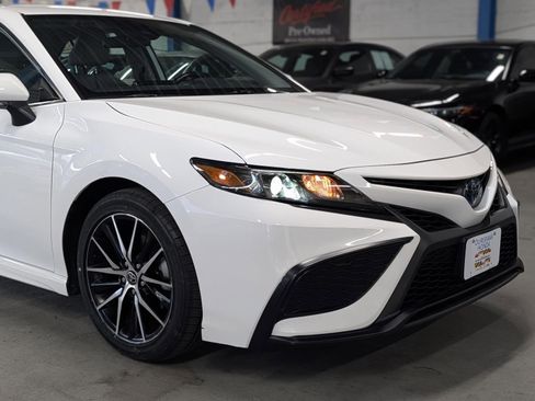 Used 2023 Toyota Camry SE image 12