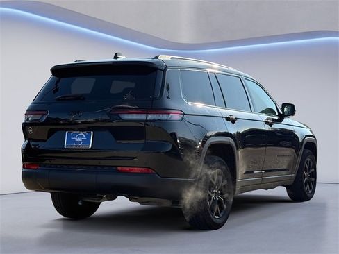 Used 2024 Jeep Grand Cherokee L Laredo image 5