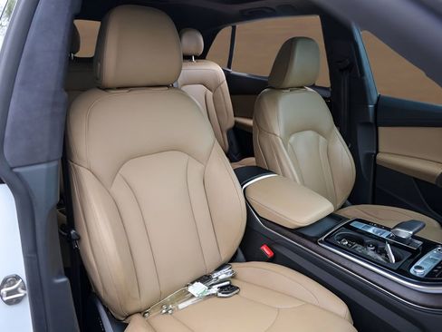 Used 2023 Audi Q8 Prestige image 30