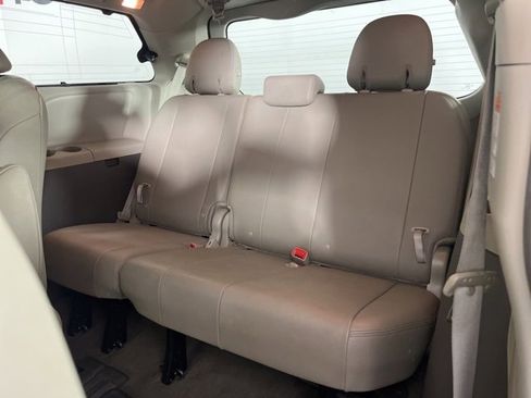 Used 2015 Toyota Sienna XLE image 16