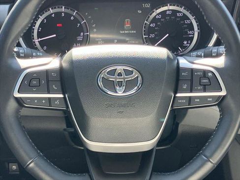Certified 2023 Toyota Highlander XLE image 19