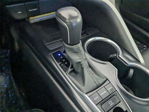 Used 2020 Toyota Camry XSE FWD image 24