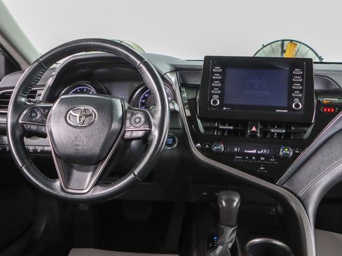 Used 2024 Toyota Camry SE w/ Cold Weather Package FWD image 17