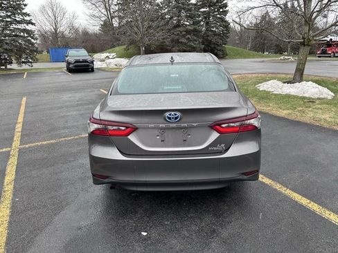 Used 2022 Toyota Camry LE image 4