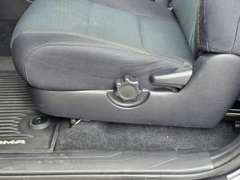 Used 2019 Toyota Tacoma SR5 AWD/4WD image 19