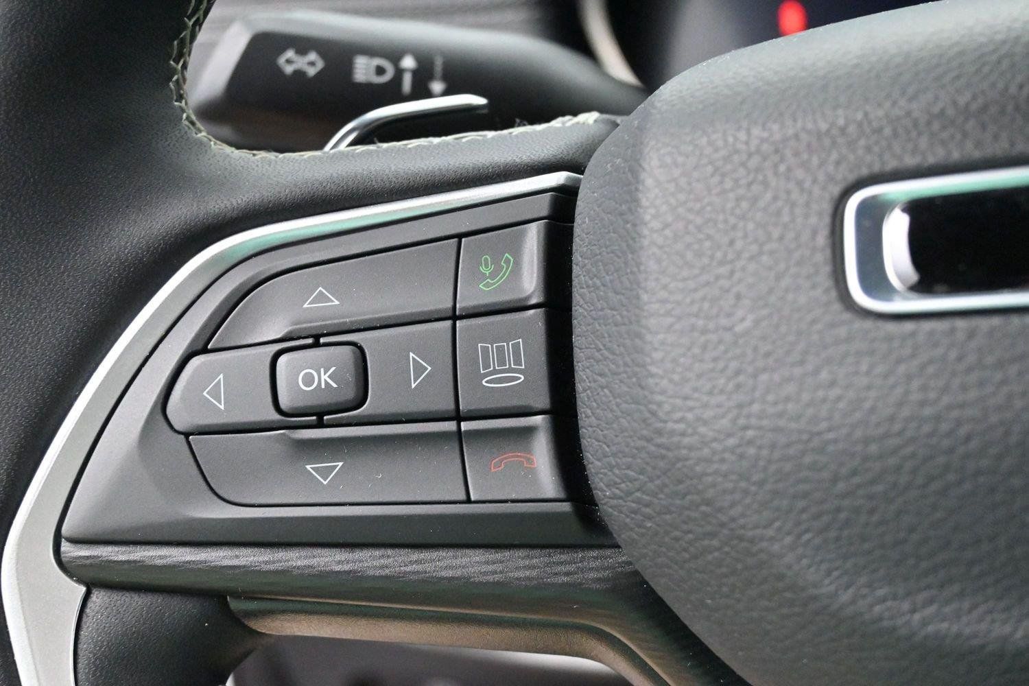 Used 2024 Jeep Grand Cherokee L Altitude AWD/4WD image 19