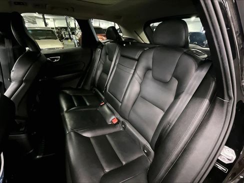 Used 2019 Volvo XC60 T8 Momentum w/ Advanced Package AWD/4WD image 18