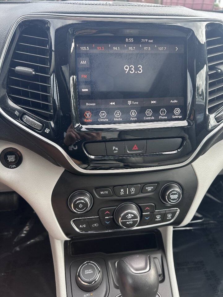 Used 2019 Jeep Cherokee Limited AWD/4WD image 16