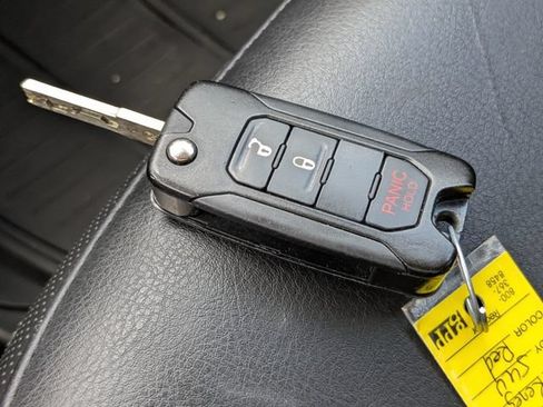 Used 2015 Jeep Renegade Limited FWD image 27