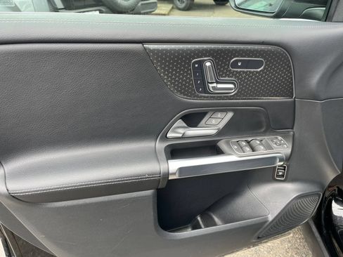 Used 2025 Mercedes-Benz GLB 250 image 18