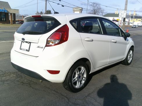 Used 2018 Ford Fiesta SE image 5