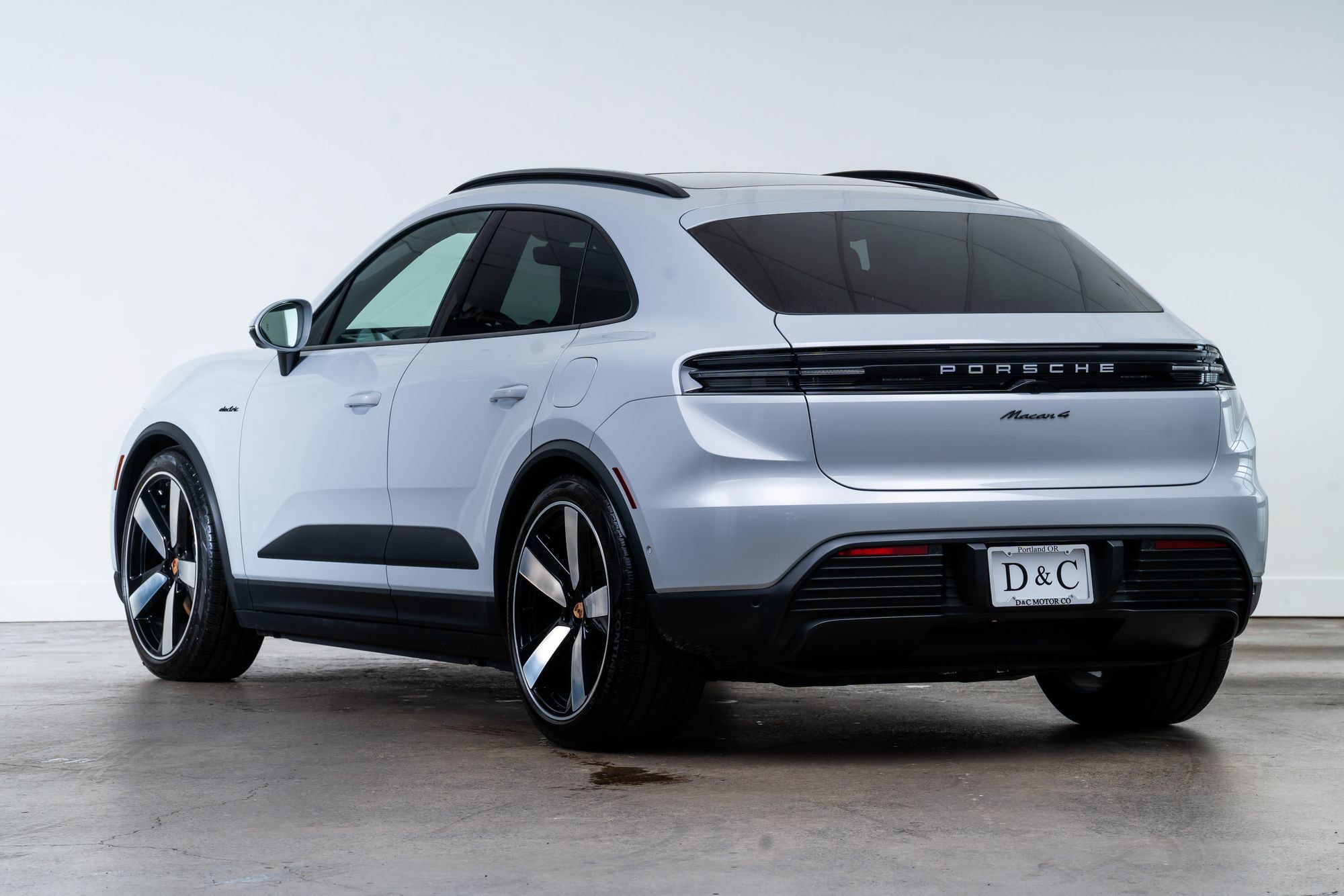 Used 2025 Porsche Macan 4 Electric w/ Premium Package AWD/4WD image 5