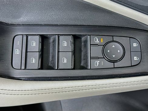 Used 2025 Nissan Rogue SV AWD/4WD image 15