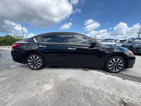 Used 2017 Nissan Altima 2.5 SV FWD image 2