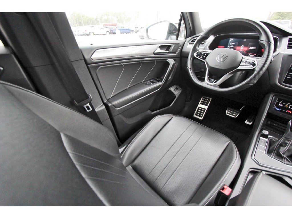 Used 2022 Volkswagen Tiguan SE R-Line FWD image 11