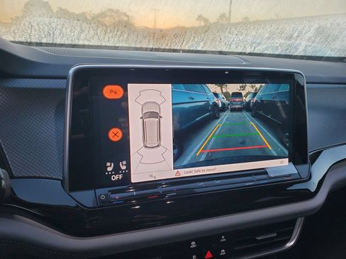 New 2026 Volkswagen Atlas Peak Edition AWD/4WD image 11
