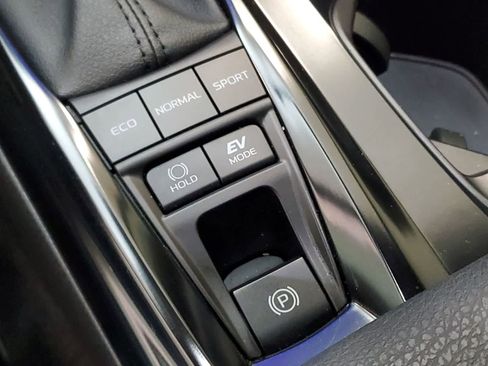Used 2025 Toyota Camry SE FWD image 29