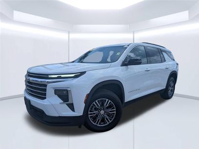 Used 2025 Chevrolet Traverse LT