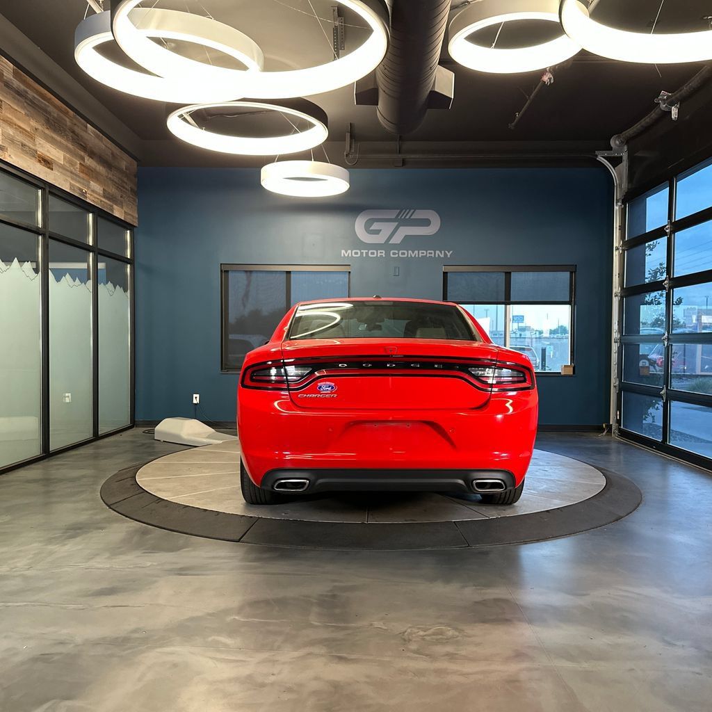 Used 2022 Dodge Charger SXT w/ Leather Interior Group RWD image 4