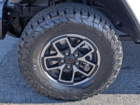 Used 2024 Jeep Wrangler Rubicon image 13