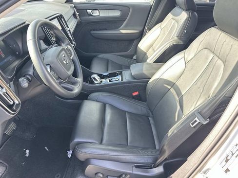 Used 2025 Volvo XC40 B5 Plus image 20