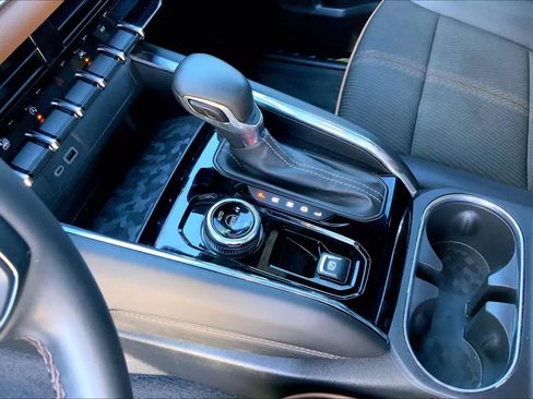 Used 2024 GMC Canyon AT4 w/ Technology Package image 17