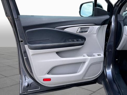 Used 2017 Honda Ridgeline RTS image 21